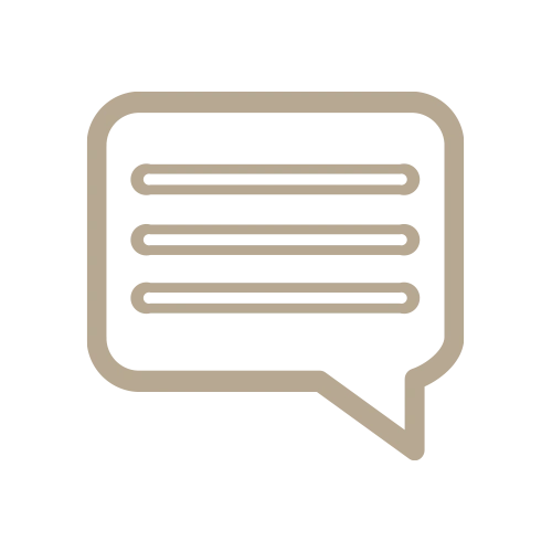 Beiges Sprechblasen-Symbol mit drei horizontalen Linien, einfach und pixelig gestaltet, steht für Text- oder Nachrichtenfunktion.