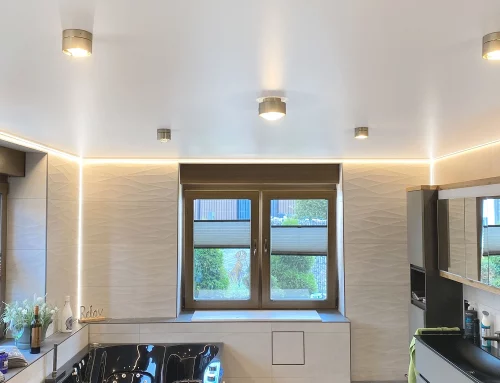 Badezimmer mit Strahler